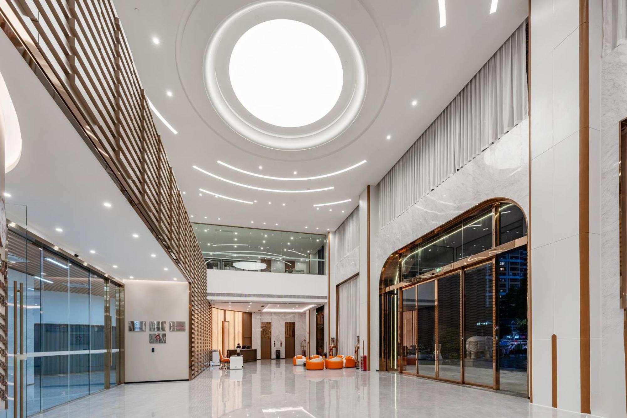 Liang Fan Holiday Inn Kuangcsou Kültér fotó