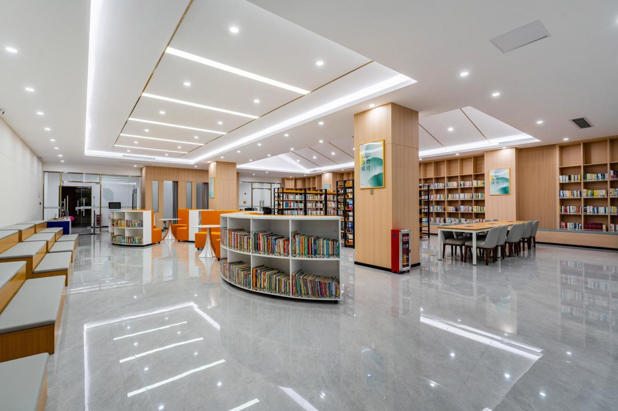 Liang Fan Holiday Inn Kuangcsou Kültér fotó