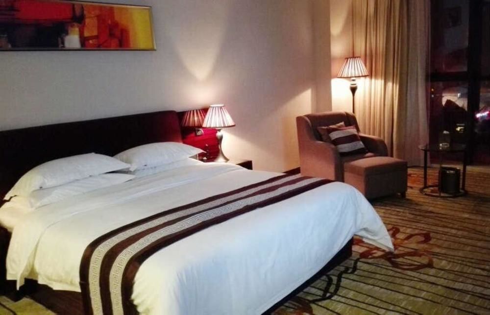 Liang Fan Holiday Inn Kuangcsou Kültér fotó
