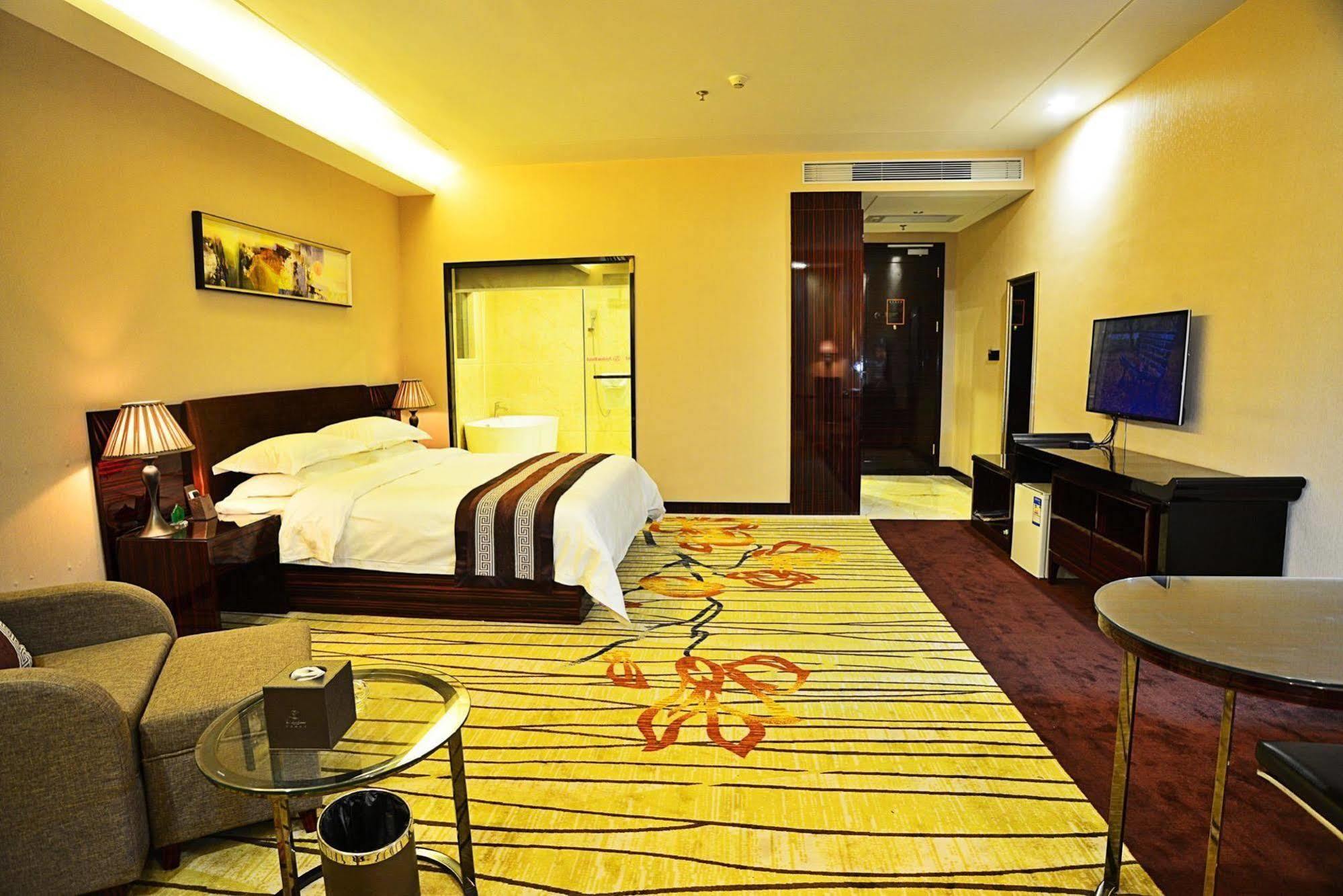 Liang Fan Holiday Inn Kuangcsou Kültér fotó