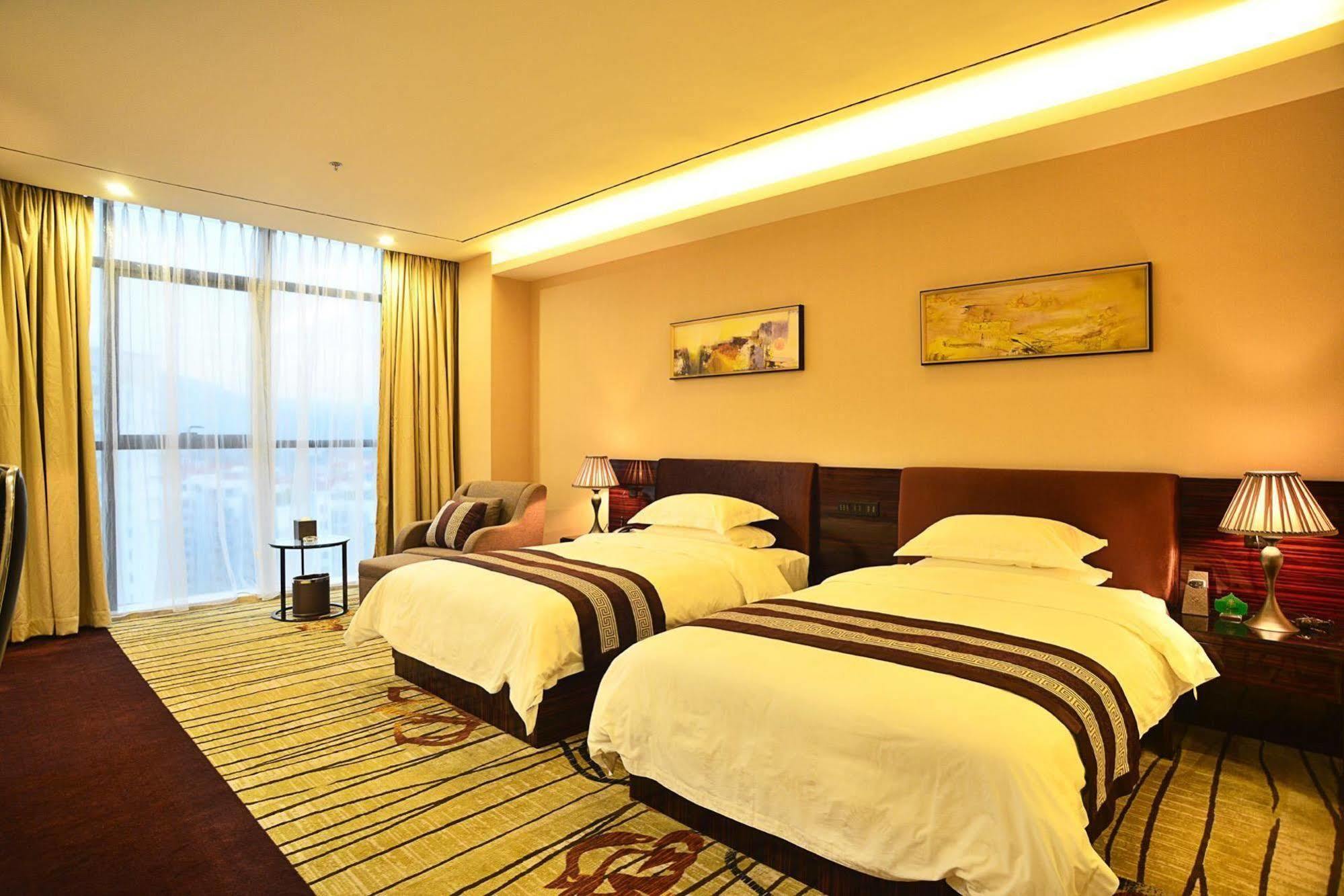 Liang Fan Holiday Inn Kuangcsou Kültér fotó